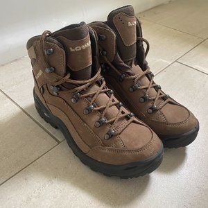 Like new! | Lowa Women's Hiking Boots | Renegade GTX Mid  | 8 |